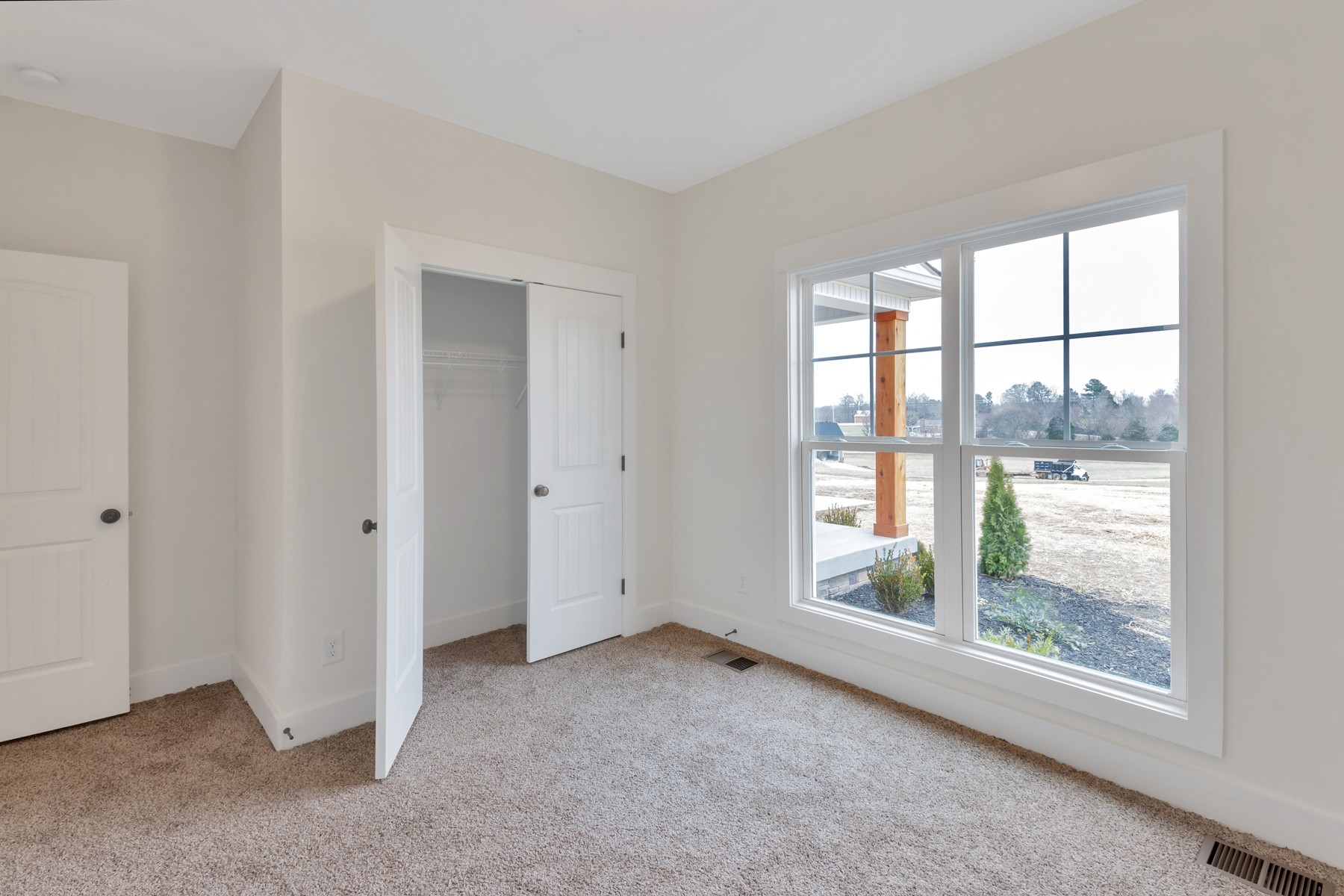 3184 Battle Creek Road Springfield, TN 37172 - Photo 11 of 15 a view of an empty room with a window