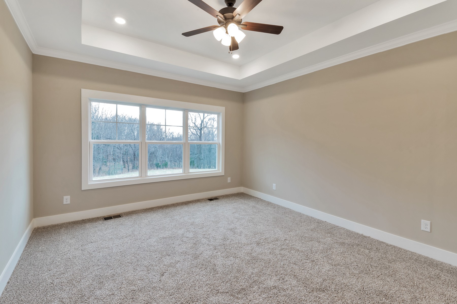 3184 Battle Creek Road Springfield, TN 37172 - Photo 7 of 15 an empty room with a window and a fan