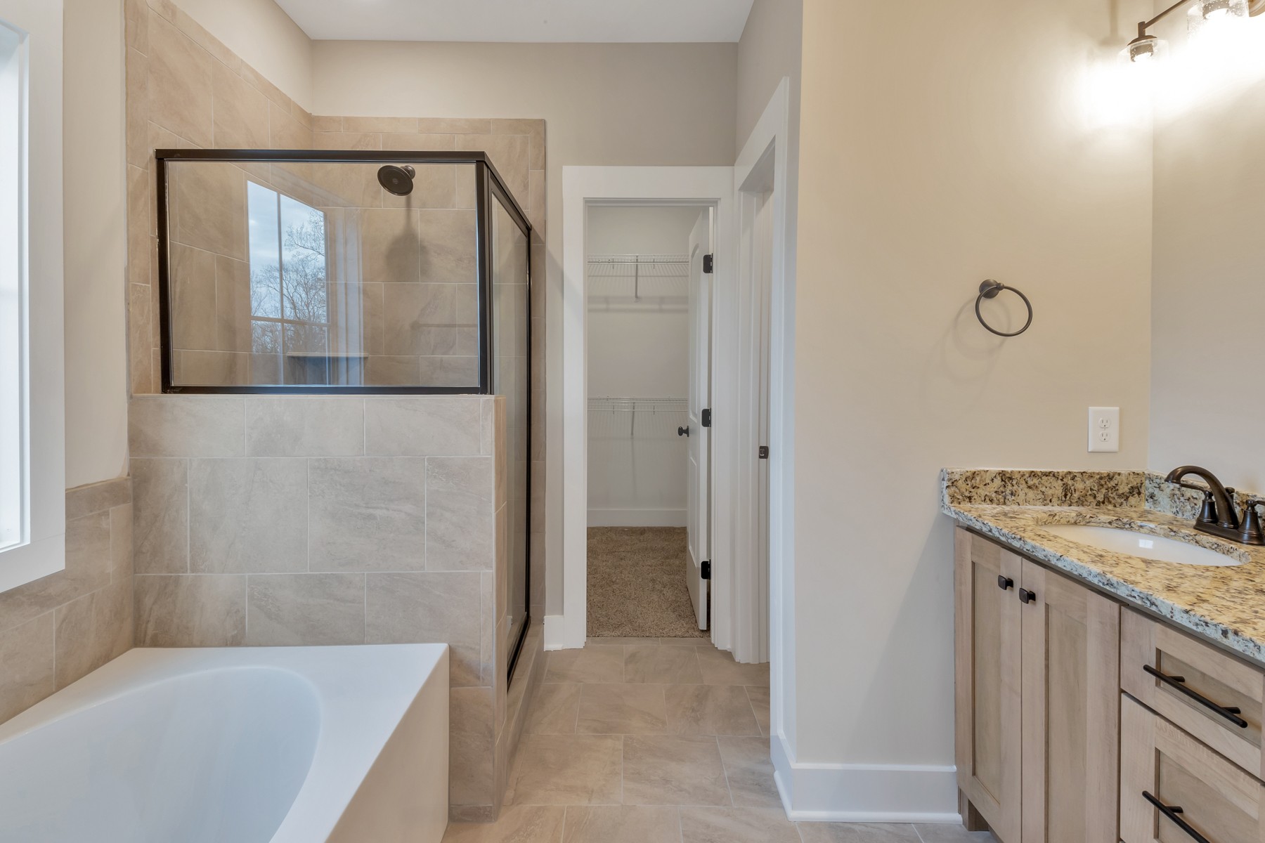 3184 Battle Creek Road Springfield, TN 37172 - Photo 9 of 15 a bathroom with a tub sink and mirror