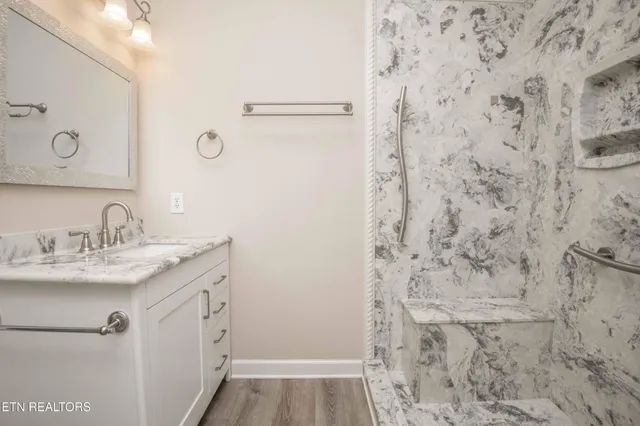 $425,000 | 364 Battlecreek Way, Lenoir City, TN 37772