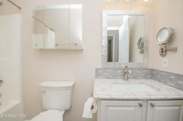 $425,000 | 364 Battlecreek Way, Lenoir City, TN 37772