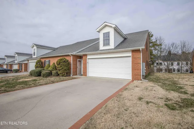 $425,000 | 364 Battlecreek Way, Lenoir City, TN 37772