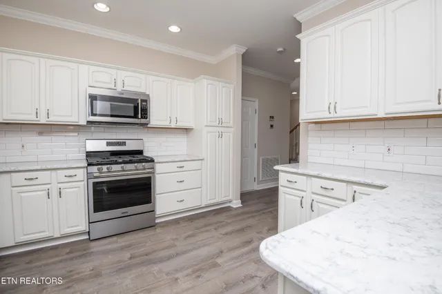 $425,000 | 364 Battlecreek Way, Lenoir City, TN 37772