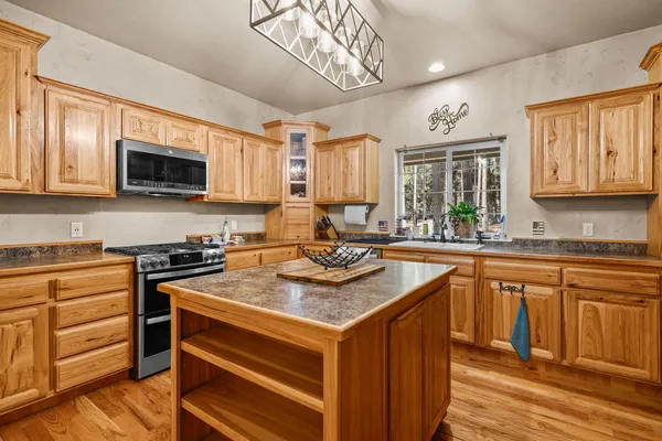 $875,000 | 32833 Highway 44, Shingletown, CA 96088