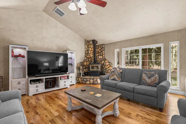 $875,000 | 32833 Highway 44, Shingletown, CA 96088