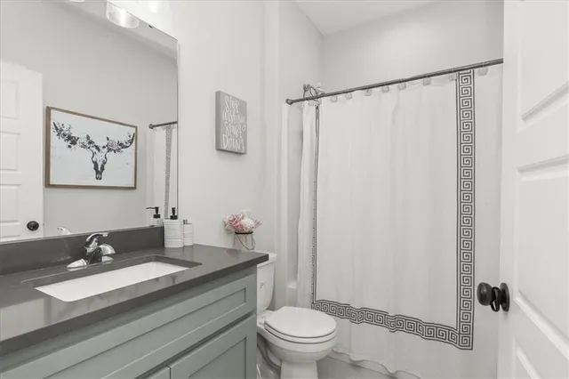 $462,900 | 807 Northeast Algonquin Street, Lee's Summit, MO 64064