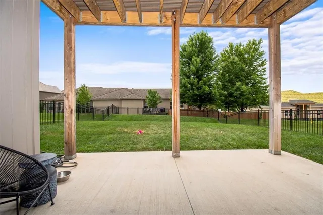 $462,900 | 807 Northeast Algonquin Street, Lee's Summit, MO 64064