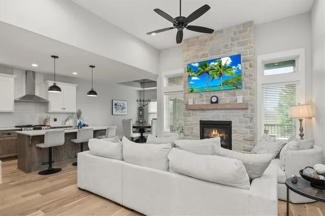 $462,900 | 807 Northeast Algonquin Street, Lee's Summit, MO 64064