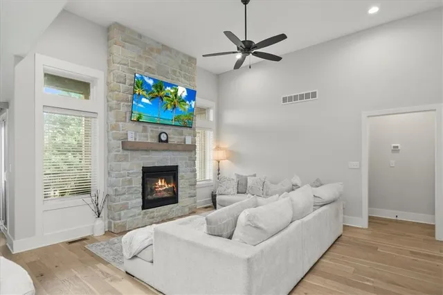 $462,900 | 807 Northeast Algonquin Street, Lee's Summit, MO 64064