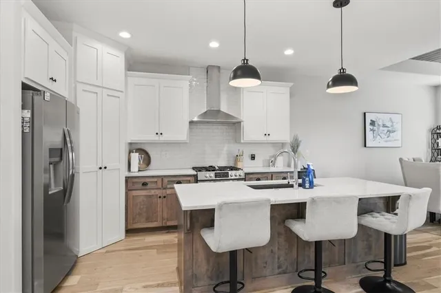 $462,900 | 807 Northeast Algonquin Street, Lee's Summit, MO 64064