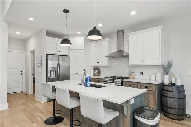 $462,900 | 807 Northeast Algonquin Street, Lee's Summit, MO 64064