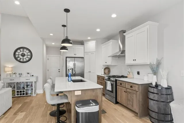 $462,900 | 807 Northeast Algonquin Street, Lee's Summit, MO 64064