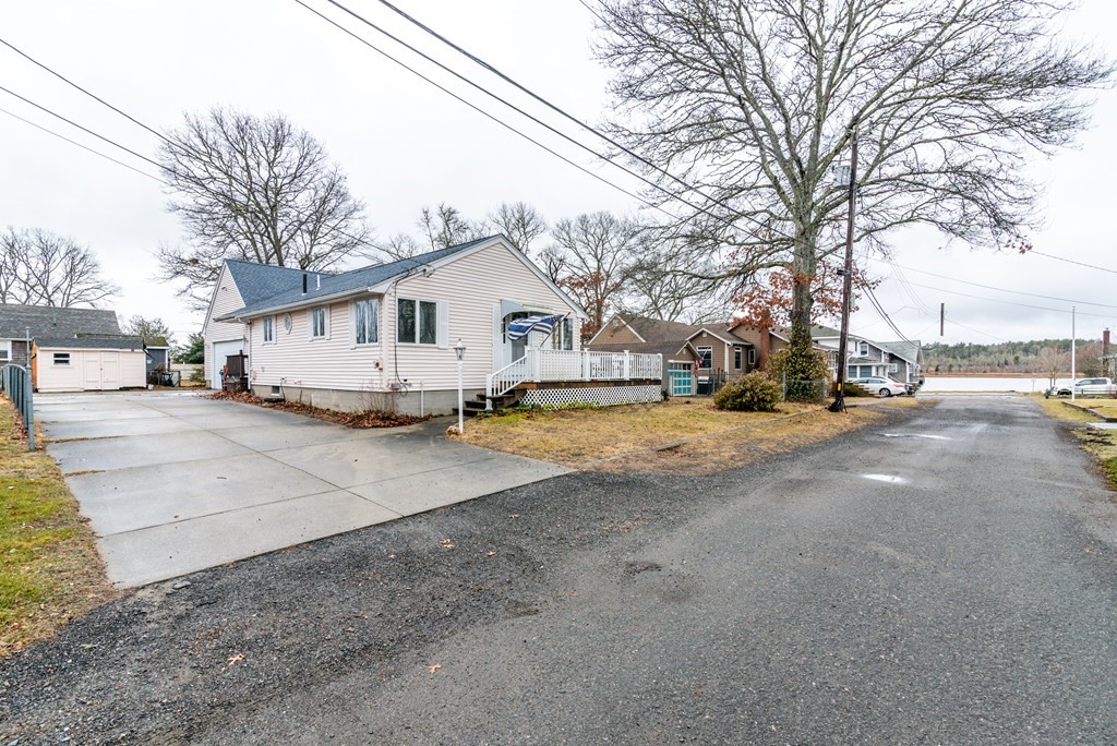 32 Taft Street Wareham, MA 02571 - Photo 3 of 29 Gallery Image 3