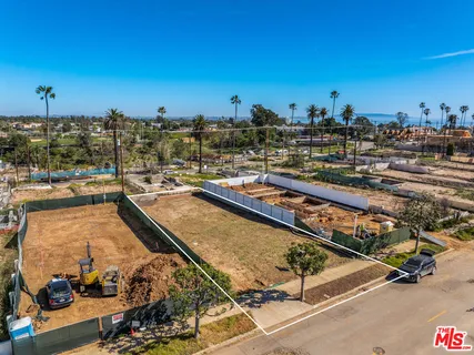 $1,998,000 | 646 Vía De La Paz, Pacific Palisades, CA 90272