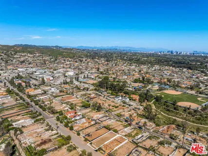 $1,998,000 | 646 Vía De La Paz, Pacific Palisades, CA 90272