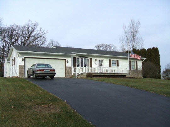 1963 Baintree Road Lake Summerset, IL 61019 - Photo 1 of 1 a house view with a garden space