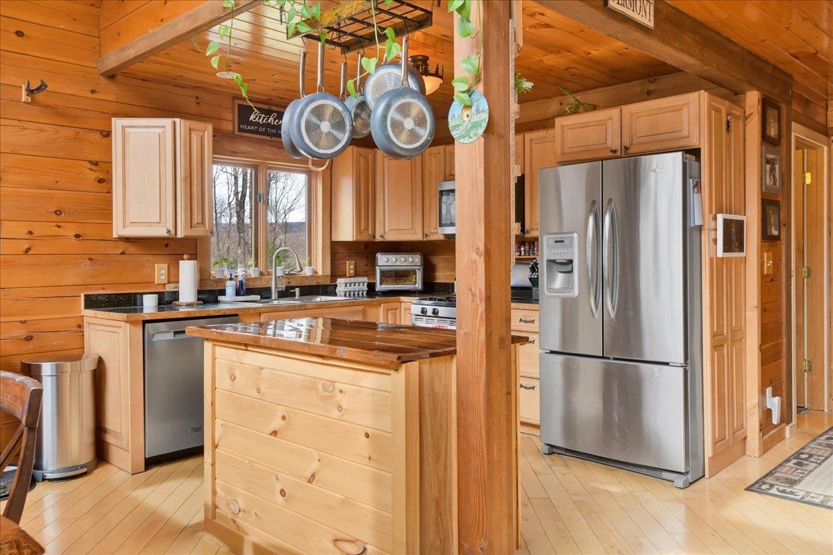 487 Rue Madeline Readsboro, VT 05350 - Photo 8 of 54