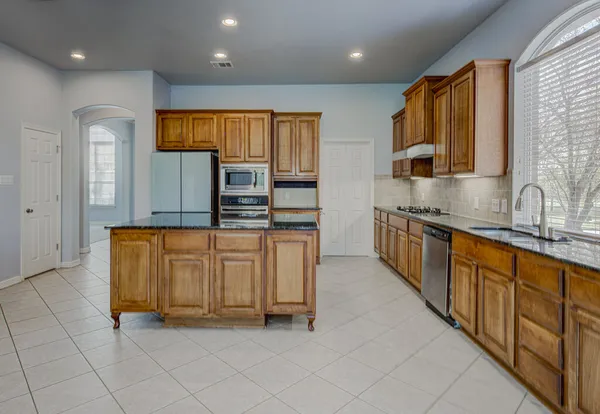 $2,995 | 2785 Lake Forest Drive, Round Rock, TX 78665