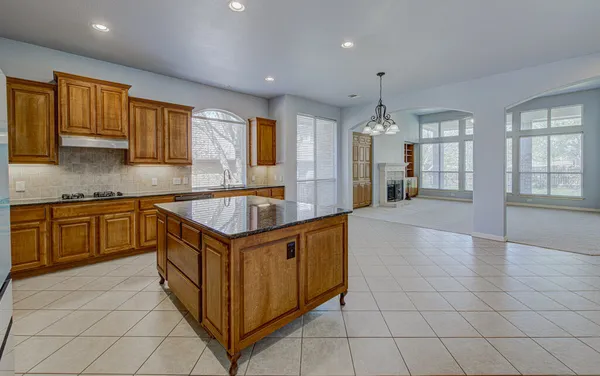 $2,995 | 2785 Lake Forest Drive, Round Rock, TX 78665