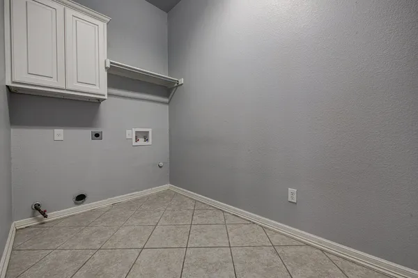 $2,995 | 2785 Lake Forest Drive, Round Rock, TX 78665