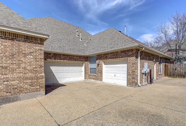 $2,995 | 2785 Lake Forest Drive, Round Rock, TX 78665