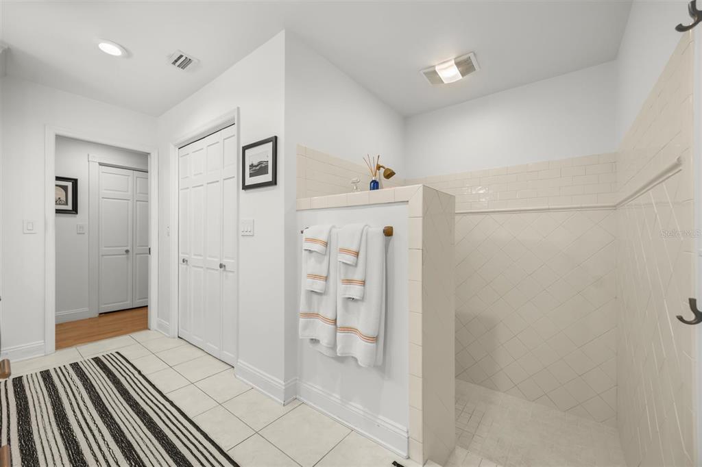 800 Juanita Rael Road Winter Park, FL 32789 - Photo 20 of 36 a view of a hallway with wooden floor