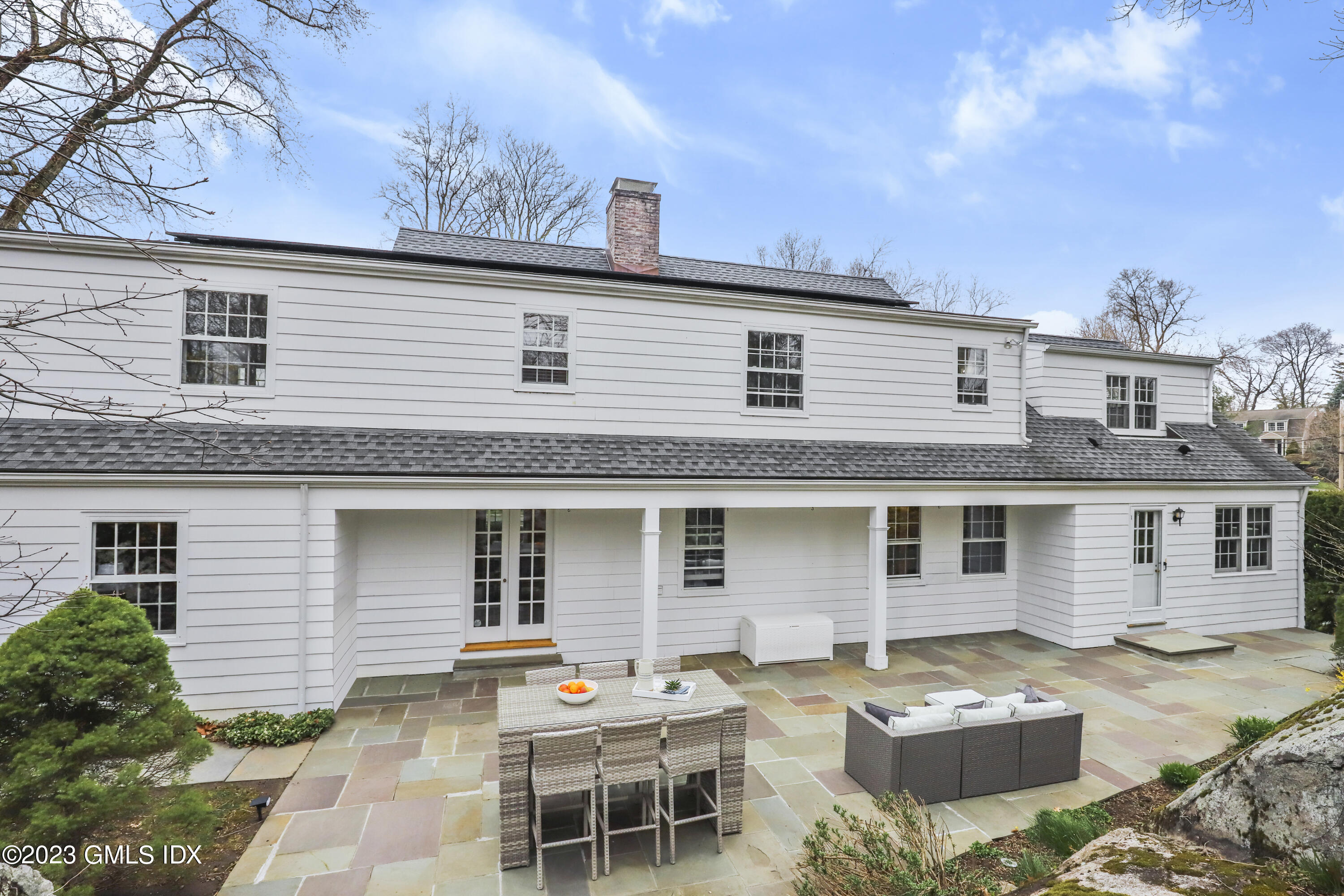 33 Bote Road Greenwich, CT 06830 - Photo 28 of 33 a backyard of a house with table and chairs