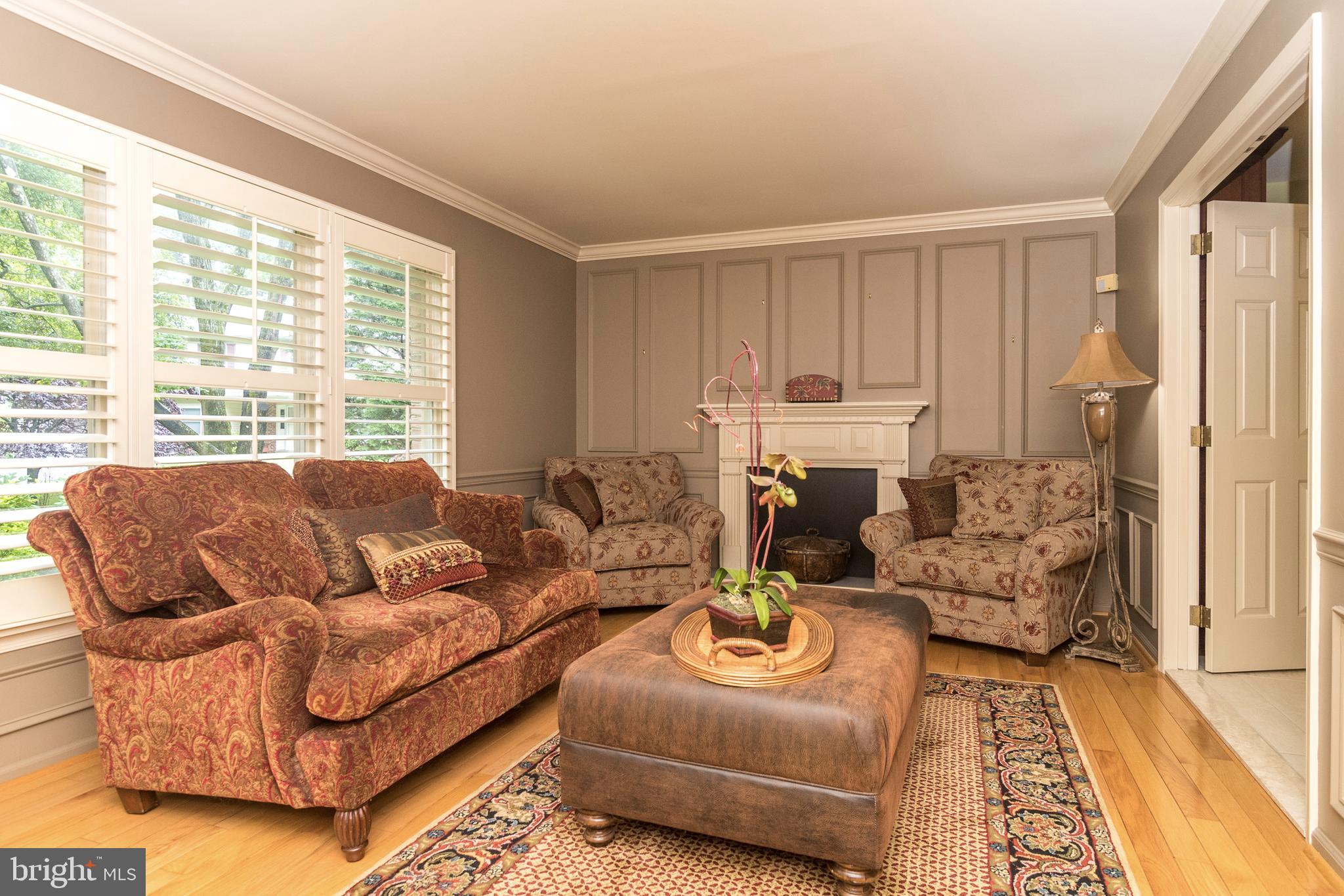 248 Hancock Road North Wales, PA 19454 - Photo 11 of 41 Living Room