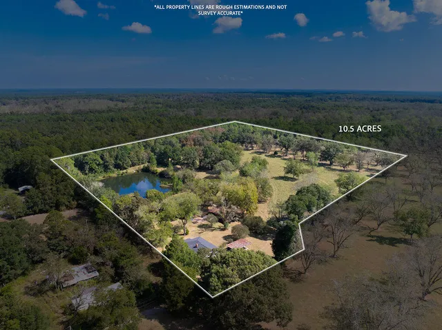 a view of a back yard from a balcony