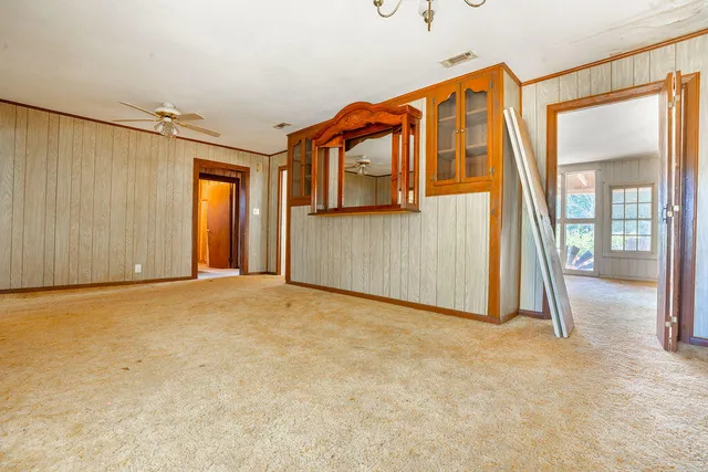 a view of an house with entryway and front door