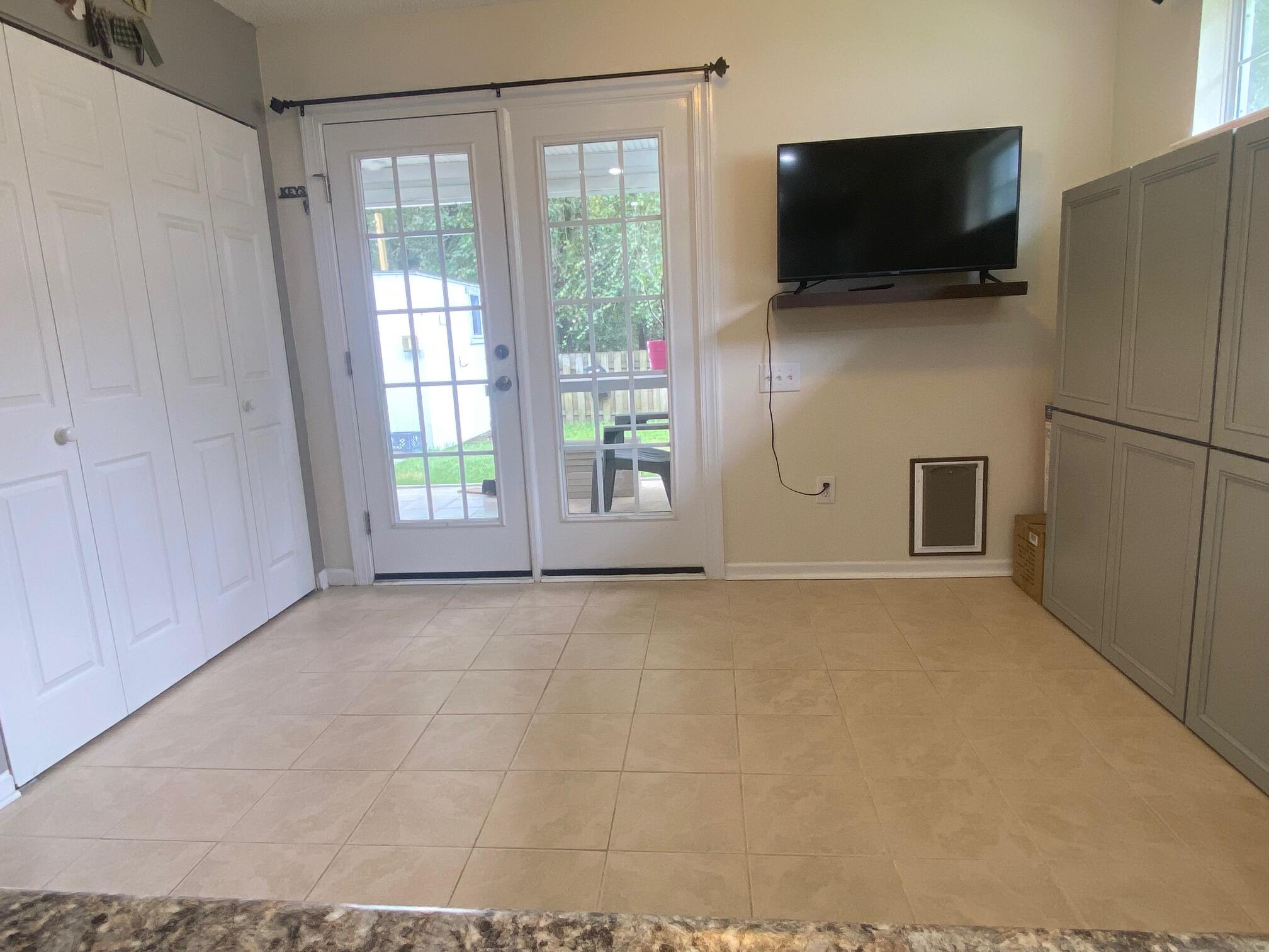 9238 Ayscough Road Summerville, SC 29485 - Photo 14 of 36 Eat In Kitchen features built-in Doggie