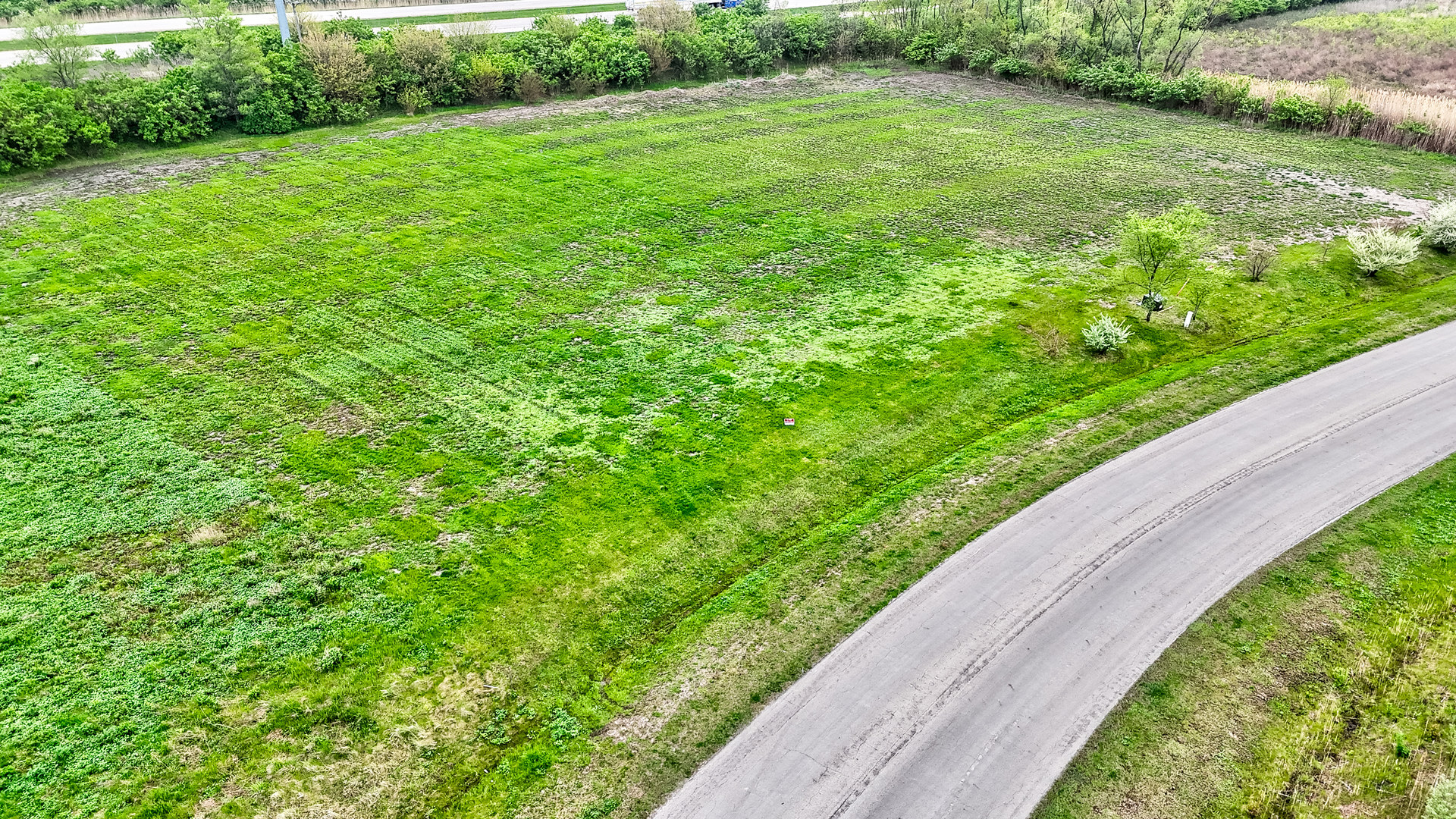 3014 East 1489th Road Ottawa, IL 61350 - Photo 2 of 10 a view of a garden from a balcony