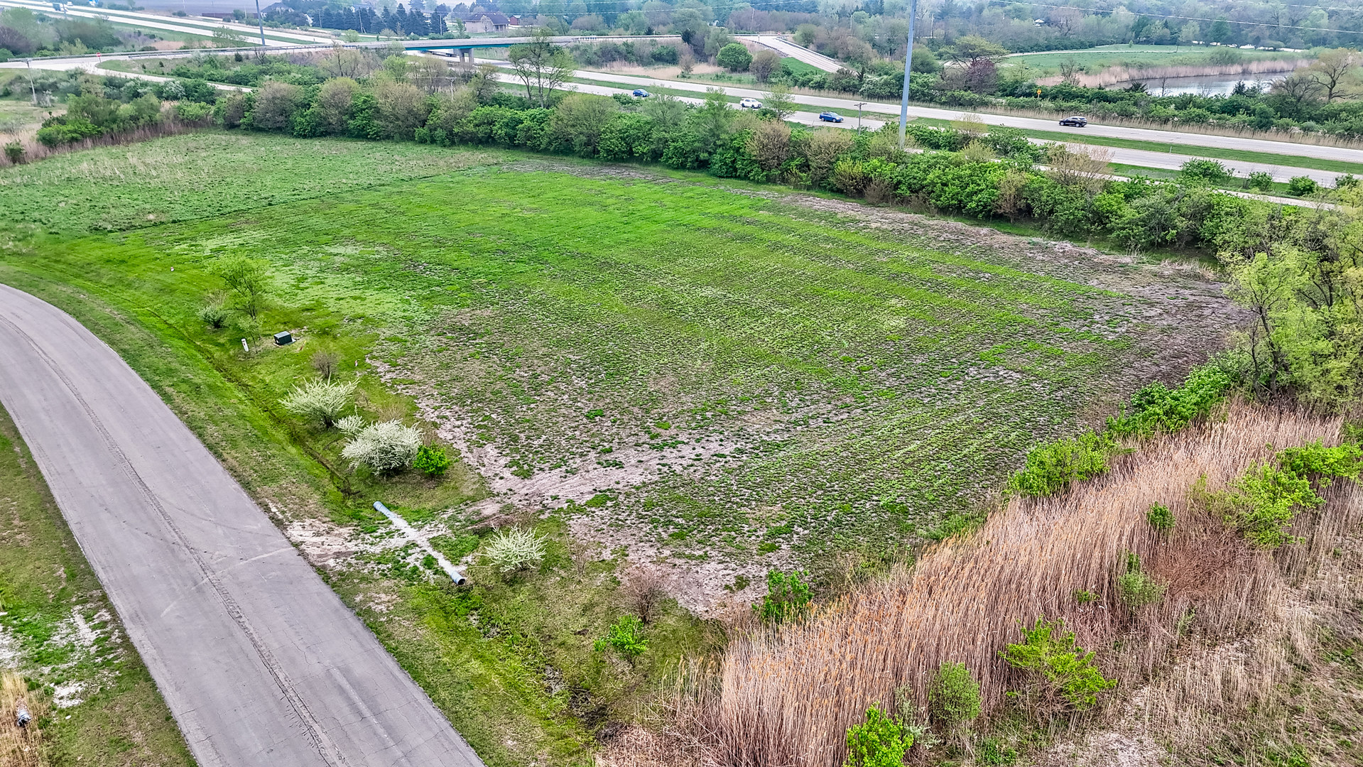 3014 East 1489th Road Ottawa, IL 61350 - Photo 3 of 10 a view of a garden with a lake