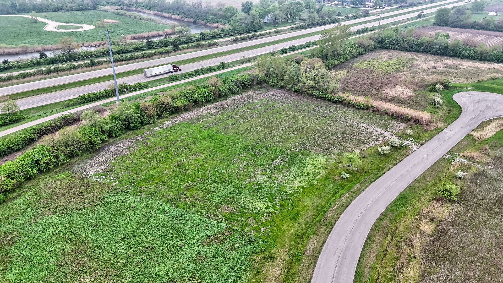 3014 East 1489th Road Ottawa, IL 61350 - Photo 5 of 10 a view of a yard with an outdoor space
