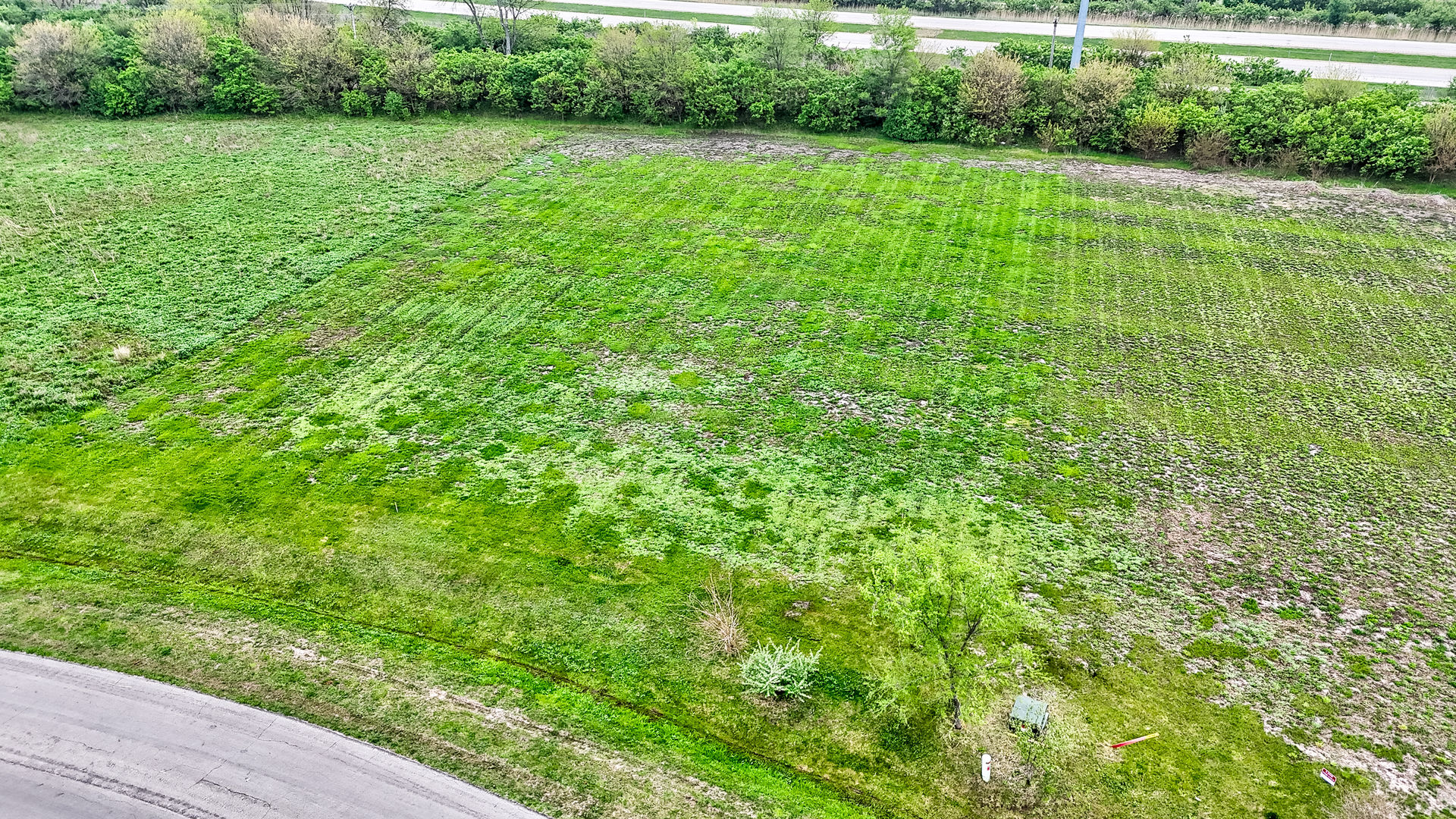 3014 East 1489th Road Ottawa, IL 61350 - Photo 7 of 10 a view of a garden from a balcony
