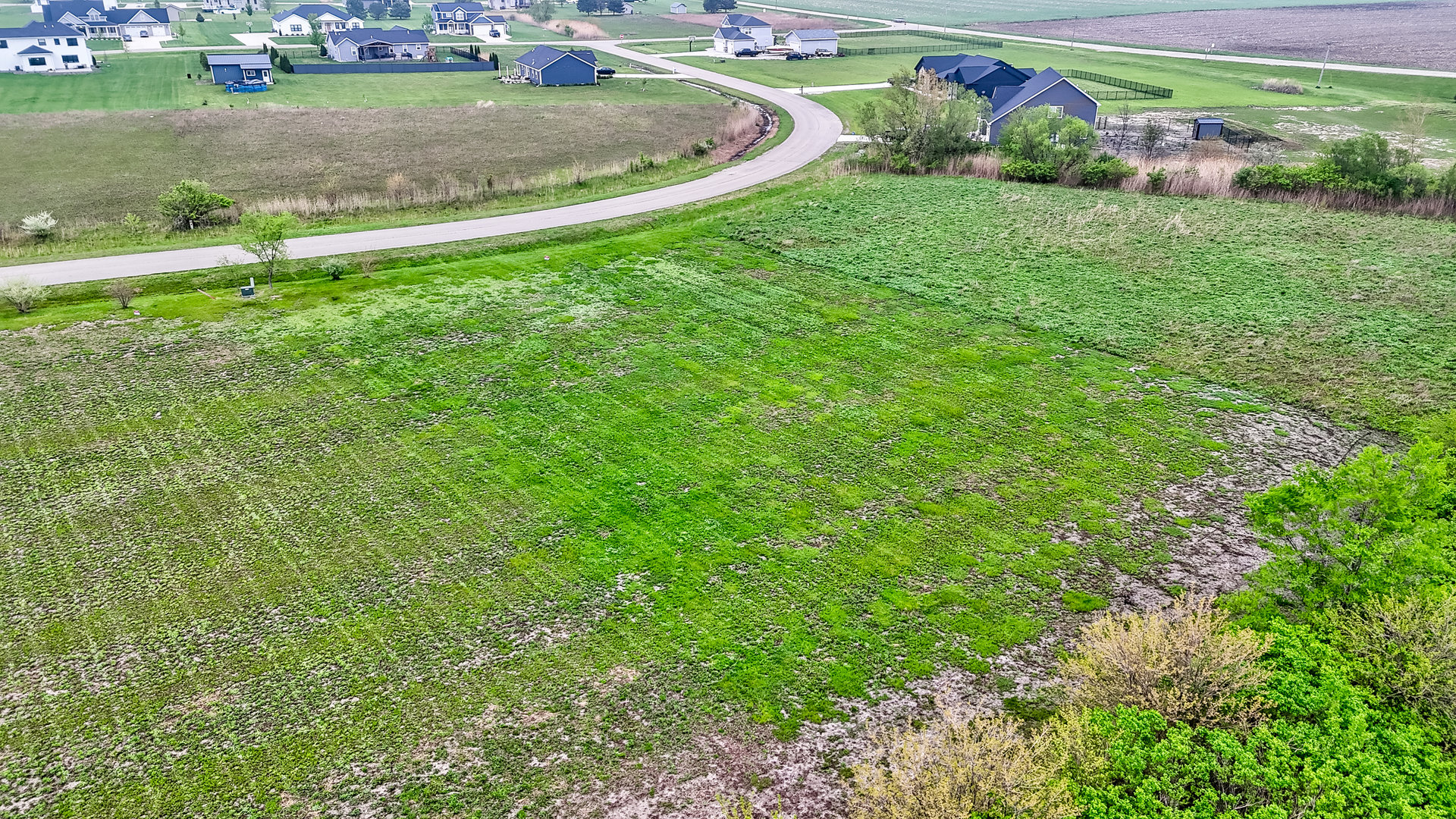 3014 East 1489th Road Ottawa, IL 61350 - Photo 8 of 10 a view of a swimming pool with a yard and plants