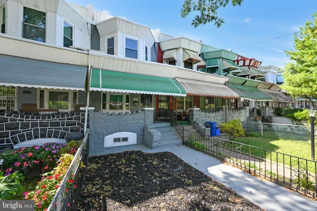an outdoor view of a building with a garden