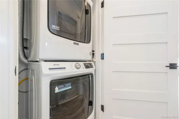 $3,849 | 418 Atlantic Avenue, Unit 206, Oceanside, NY 11572