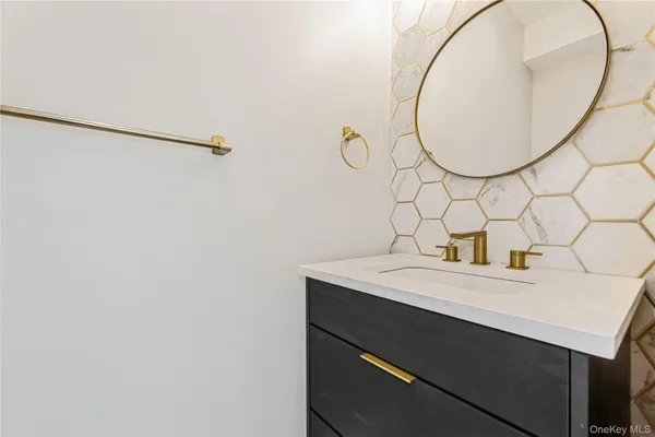 $3,849 | 418 Atlantic Avenue, Unit 206, Oceanside, NY 11572