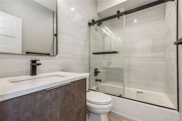 $3,849 | 418 Atlantic Avenue, Unit 206, Oceanside, NY 11572