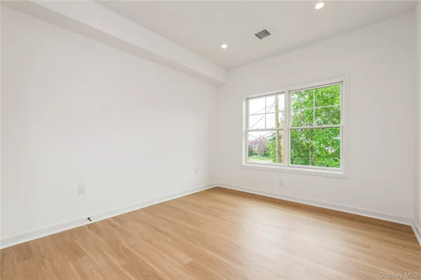 $3,849 | 418 Atlantic Avenue, Unit 206, Oceanside, NY 11572