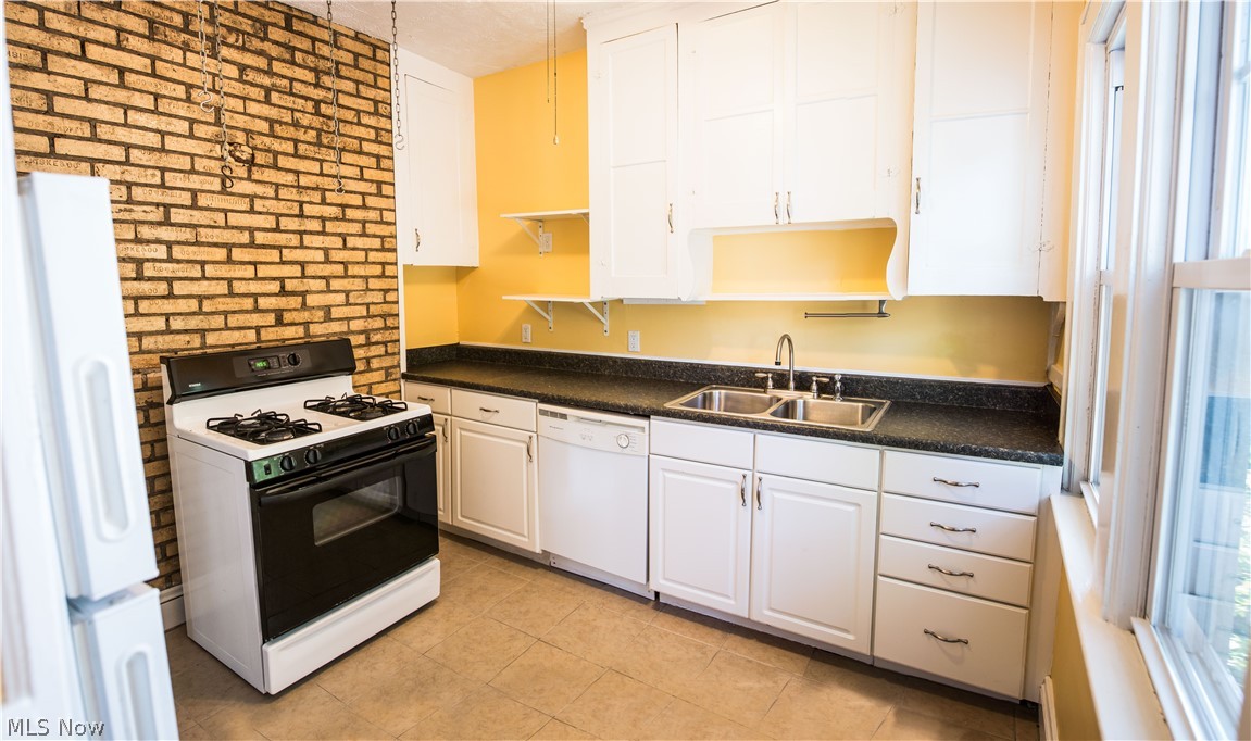2447 Lee Road Cleveland, OH 44118 - Photo 5 of 16