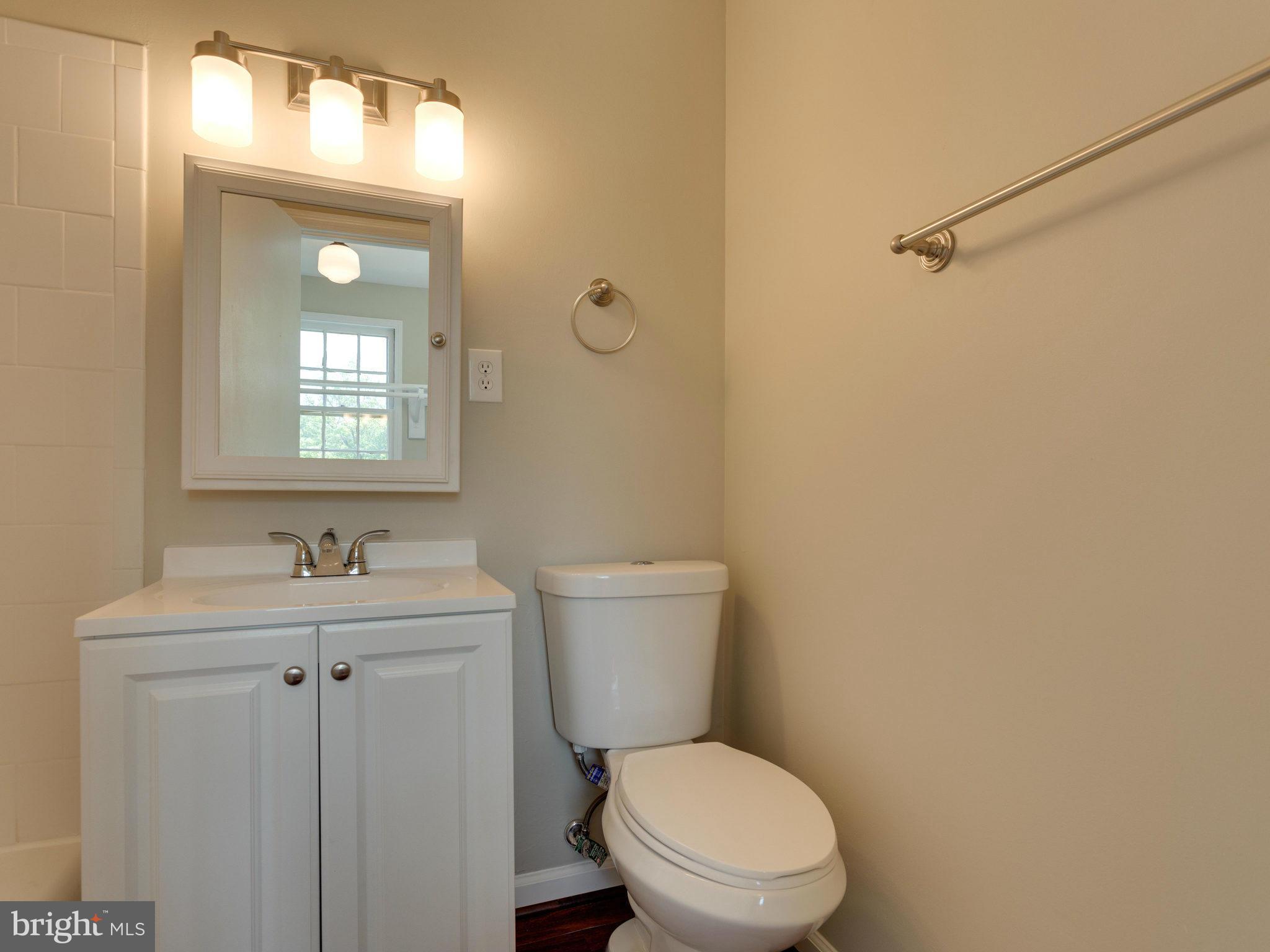 13133 Putnam Circle Woodbridge, VA 22191 - Photo 28 of 30 a bathroom with a toilet a sink and mirror