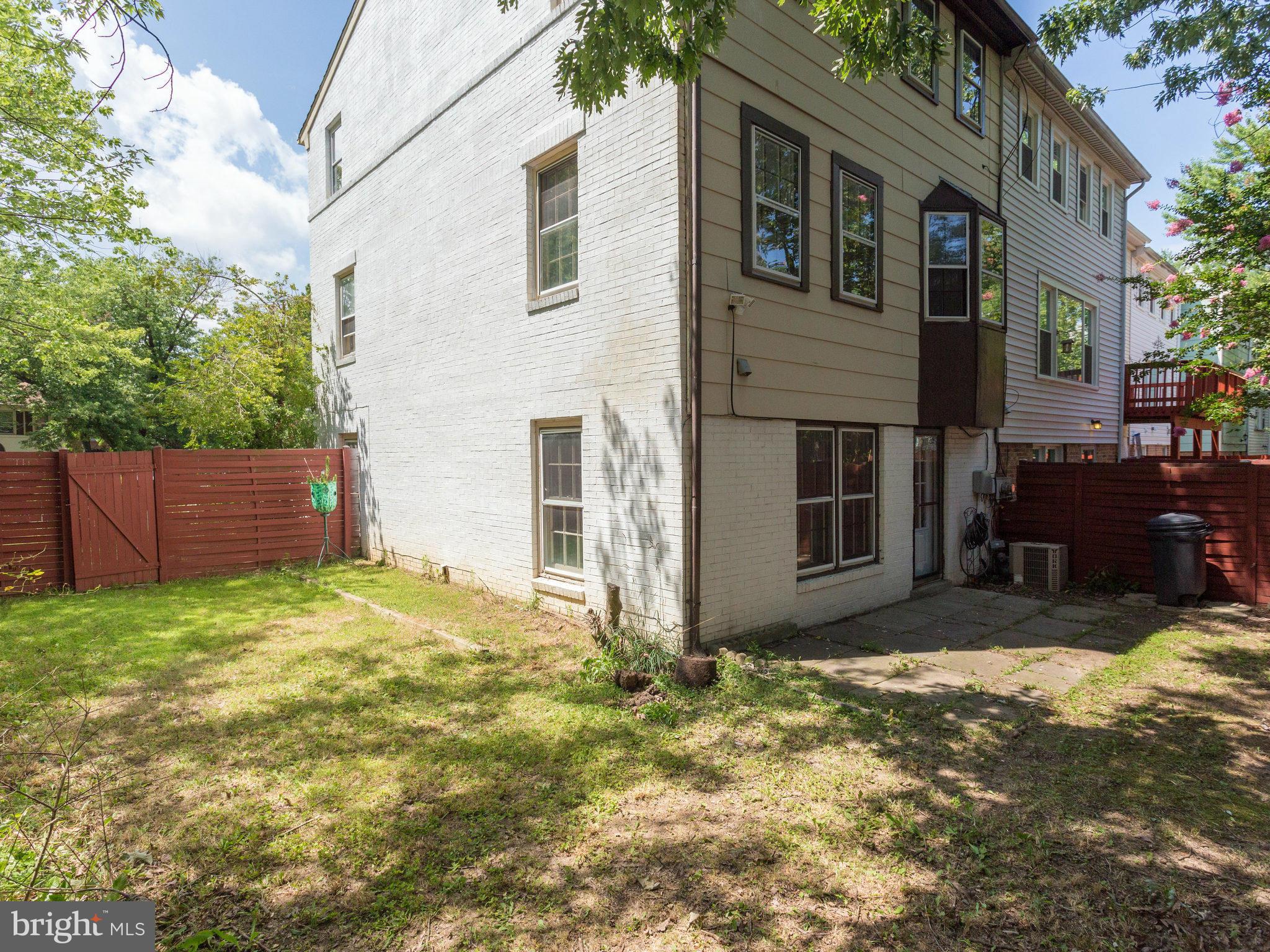 13133 Putnam Circle Woodbridge, VA 22191 - Photo 30 of 30 a view of a backyard of the house