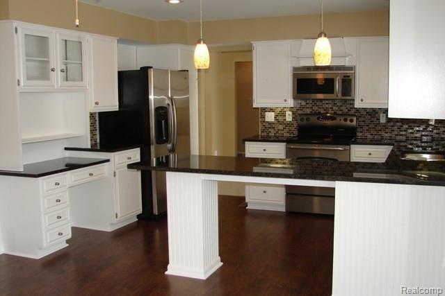 1426 Pebble Creek Road Metamora, MI 48455 - Photo 7 of 24 Sparkling kitchen with appliances.jpg