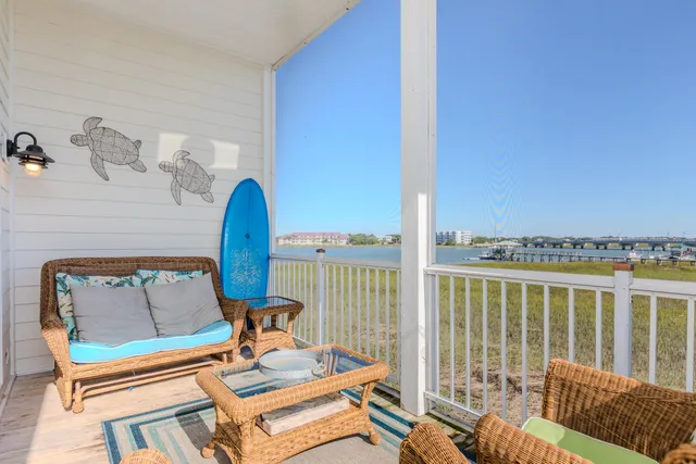 $930,000 | 108 West 2nd Street, Folly Beach, SC 29439