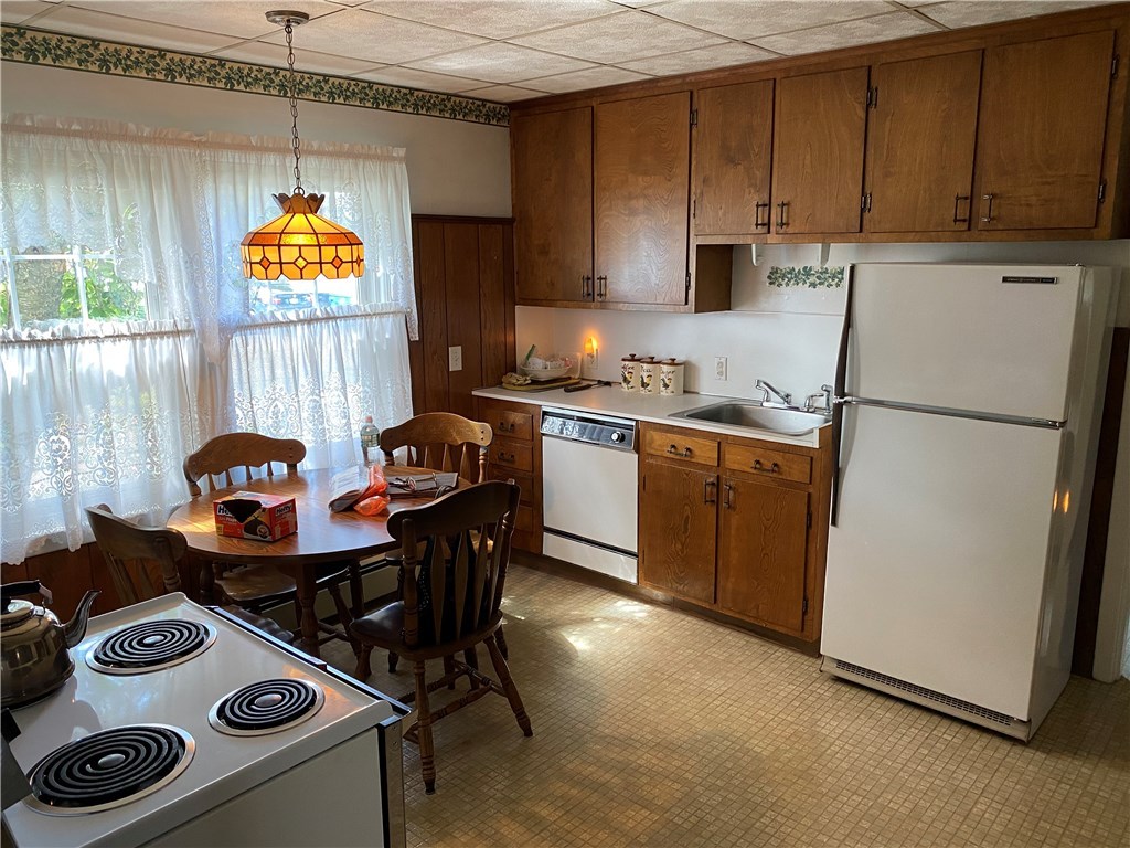 36 Riverfarm Road Cranston, RI 02910 - Photo 12 of 32 Gallery Image 12