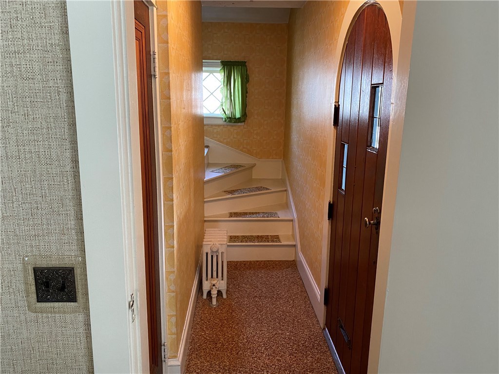 36 Riverfarm Road Cranston, RI 02910 - Photo 9 of 32 Gallery Image 9
