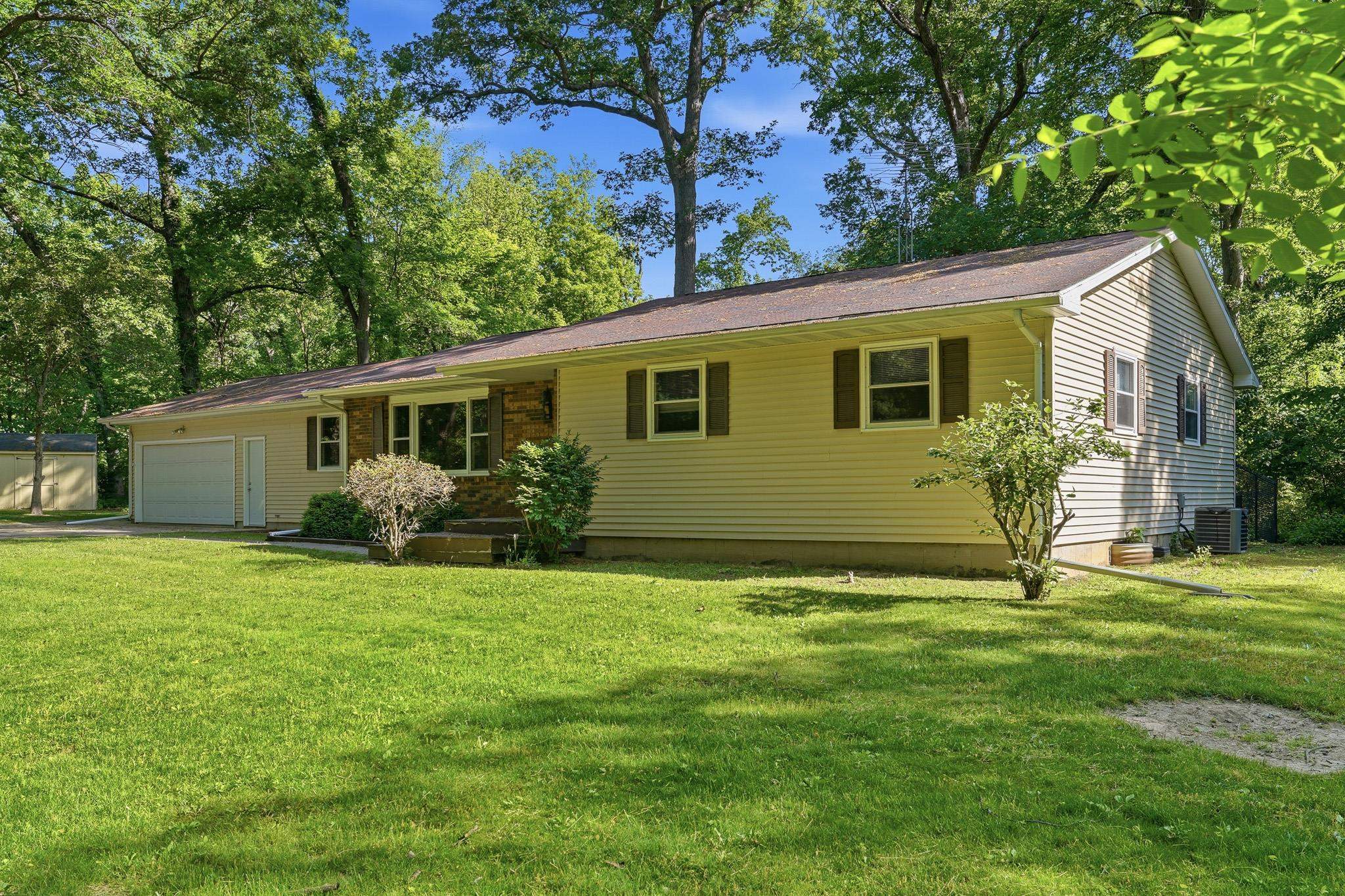 7261 South Ridge Road Dixon, IL 61021 - Photo 2 of 32