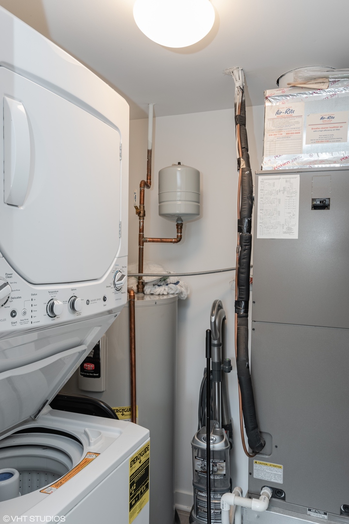 239 West 18th Street, Unit 2D Chicago, IL 60616 - Photo 10 of 10 a room with water heater and stainless steel appliances
